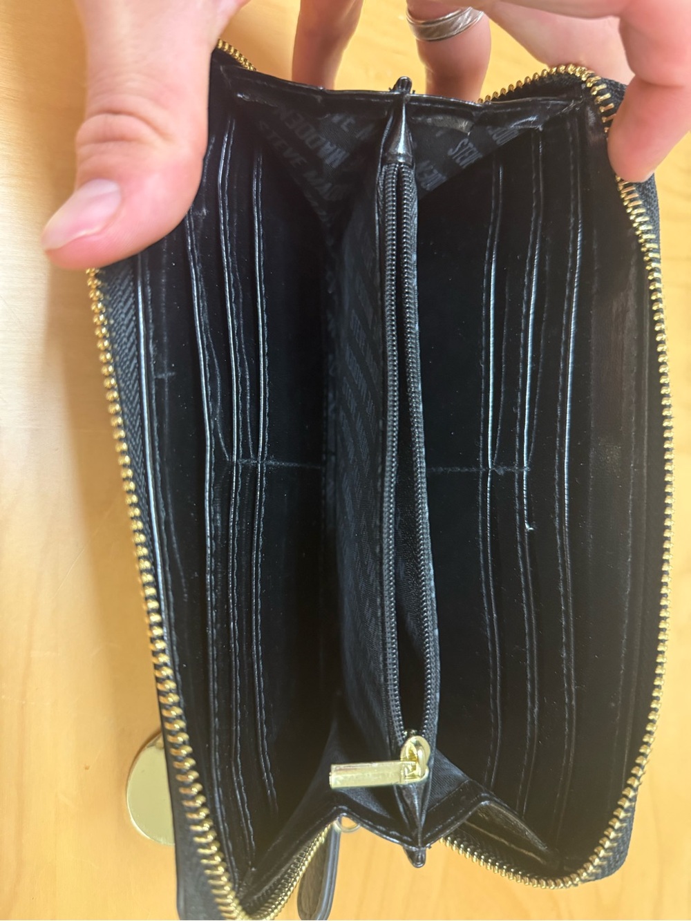 Steve Madden Black White Logo Wristlet - Picture 6 of 9